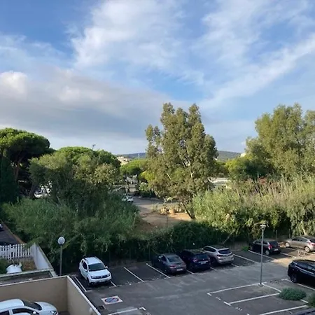 Climatise, Traversant Avec Parking Prive - Centre - Fr-1-308-193 Le Lavandou