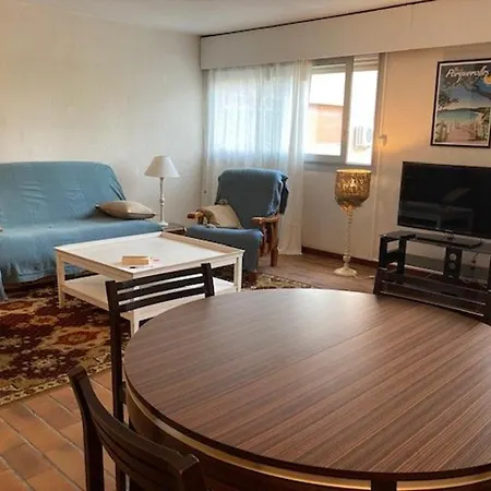Climatise, Traversant Avec Parking Prive - Centre - Fr-1-308-193 * Le Lavandou