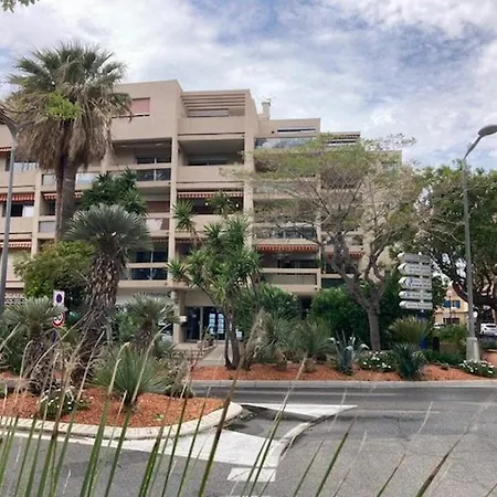 Apartment Climatise, Traversant Avec Parking Prive - Centre - Fr-1-308-193 *